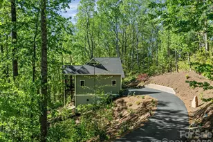 199 Garnet Wy, Hendersonville, NC 28791 - Photo 2
