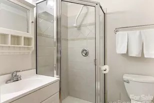 1323 Queens Rd, Charlotte, NC 28207 - Photo 16