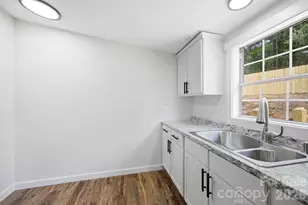 39 Upper Moffitt Rd, Asheville, NC 28805 - Photo 8