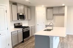 136 Brentwood Dr, Statesville, NC 28625 - Photo 2
