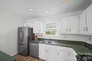 3609 Huyton Ct, Charlotte, NC 28215 - Photo 8