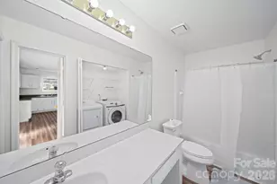 3609 Huyton Ct, Charlotte, NC 28215 - Photo 4