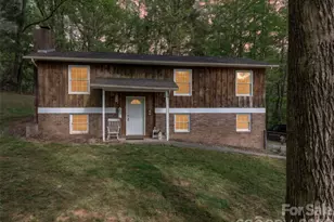 404 Ciccone Dr, Hendersonville, NC 28791 - Photo 2