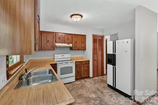 404 Ciccone Dr, Hendersonville, NC 28791 - Photo 20