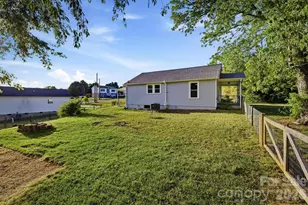 171 Duke St, Granite Falls, NC 28630 - Photo 4