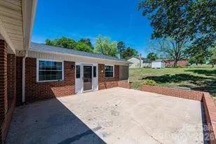 2984 Lutz Blvd, Newton, NC 28658 - Photo 6