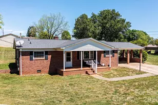 2984 Lutz Blvd, Newton, NC 28658 - Photo 2