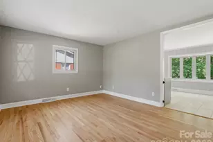 7401 Woodstream Dr, Charlotte, NC 28210 - Photo 4