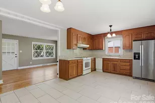 7401 Woodstream Dr, Charlotte, NC 28210 - Photo 6