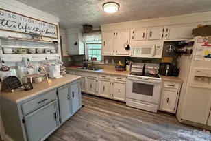 3678 Vantage Heights Cir, Lenoir, NC 28645 - Photo 4