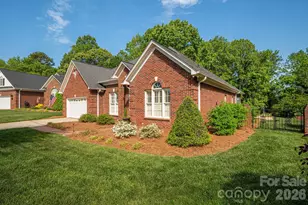 1634 Elkhart Cir, Gastonia, NC 28054 - Photo 4