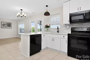9715 Castle Terrace Ct, Charlotte, NC 28215 - Photo 10