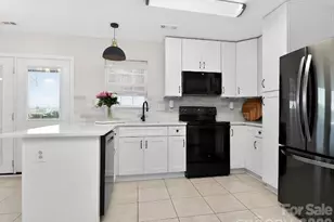 9715 Castle Terrace Ct, Charlotte, NC 28215 - Photo 8