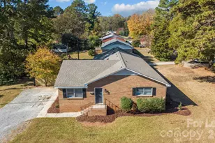 1853 Lakedell Dr, Charlotte, NC 28215 - Photo 2