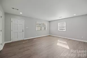 1853 Lakedell Dr, Charlotte, NC 28215 - Photo 4