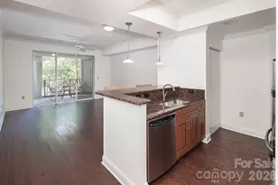 300 W 5th Street W, Charlotte, NC 28202 - Photo 8