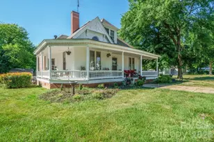 427 Davie Ave, Statesville, NC 28677 - Photo 2