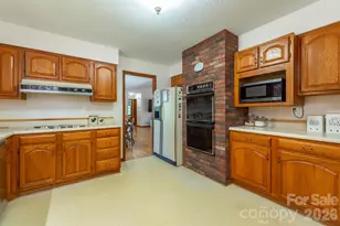 230 Blythewood Dr, Hendersonville, NC 28792 - Photo 14