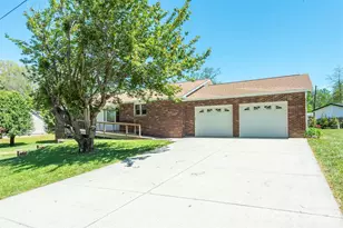 230 Blythewood Dr, Hendersonville, NC 28792 - Photo 2