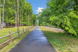 308 Clubview Ln, Matthews, NC 28105 - Photo 6