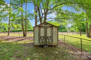 308 Clubview Ln, Matthews, NC 28105 - Photo 16