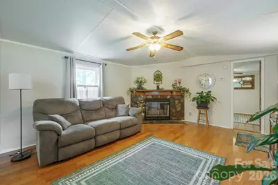 4021 26th Street Court NE, Hickory, NC 28601 - Photo 4