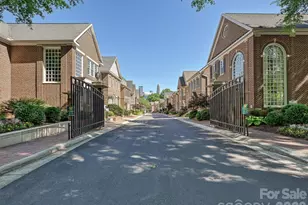 1117 Dilworth Crescent Row, Charlotte, NC 28203 - Photo 2