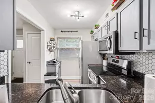 1201 Green Oaks Ln, Charlotte, NC 28205 - Photo 8