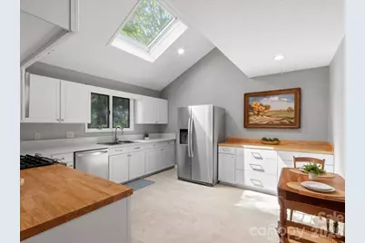 301 Robertson Street, Burnsville, NC 28714 - Photo 8