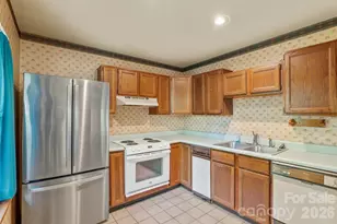 98 Skyline Dr, Hendersonville, NC 28791 - Photo 16