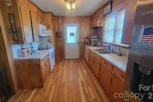 1082 Maple St, Granite Falls, NC 28630 - Photo 8