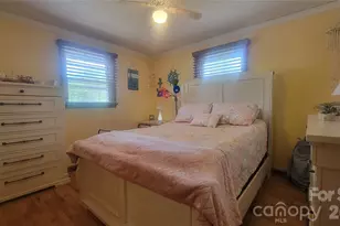 1082 Maple St, Granite Falls, NC 28630 - Photo 10