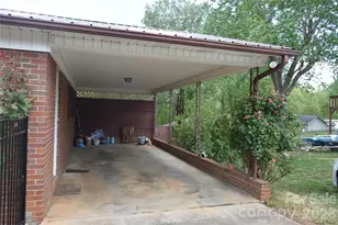 1082 Maple St, Granite Falls, NC 28630 - Photo 2