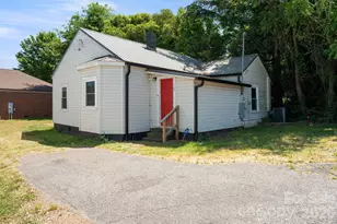 136 S Broadway St, Forest City, NC 28043 - Photo 14