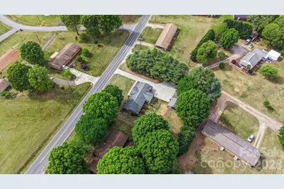 3328 Sulphur Springs Road NE, Hickory, NC 28601 - Photo 44