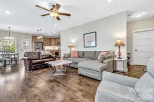 116 Craggy St, Black Mountain, NC 28711 - Photo 6