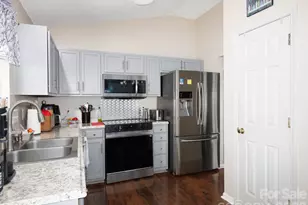 8110 Slickrock Cir, Charlotte, NC 28215 - Photo 8