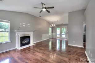 8110 Slickrock Cir, Charlotte, NC 28215 - Photo 6