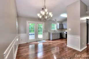 8110 Slickrock Cir, Charlotte, NC 28215 - Photo 10