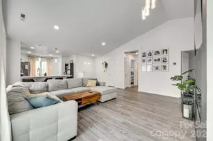 7442 Crestside Ln, Charlotte, NC 28227 - Photo 2