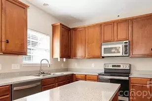1212 Oakdale Commons Ct, Charlotte, NC 28216 - Photo 6
