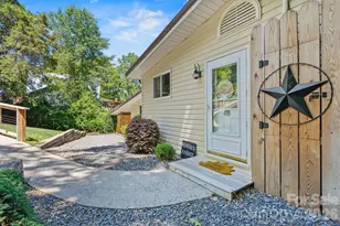 6566 Harbor Ln, Conover, NC 28613 - Photo 2