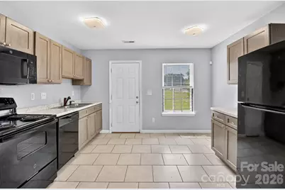 3335 Avalon Avenue, Charlotte, NC 28208 - Photo 2