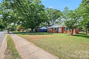 2240 Ashley Rd, Charlotte, NC 28208 - Photo 4