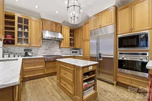 2044 Queens Rd W, Charlotte, NC 28207 - Photo 16