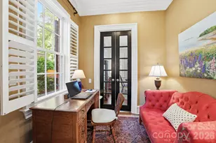2044 Queens Rd W, Charlotte, NC 28207 - Photo 10