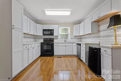 605 E Boston Avenue, Bessemer City, NC 28016 - Photo 2