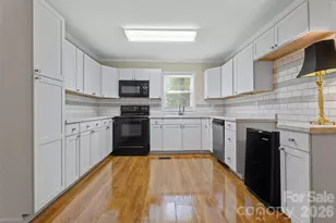 605 E Boston Ave, Bessemer City, NC 28016 - Photo 2