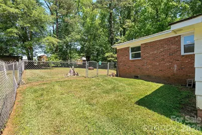 605 E Boston Avenue, Bessemer City, NC 28016 - Photo 20