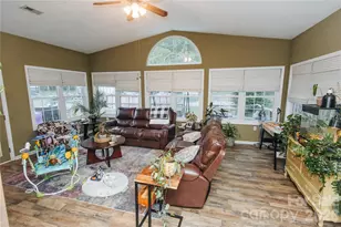 341 Bond St, Marion, NC 28752 - Photo 12